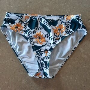 NWOT Bikini Bottom Swim Suit Womens Sz Med. Green Yellow Floral Tropical Leaf